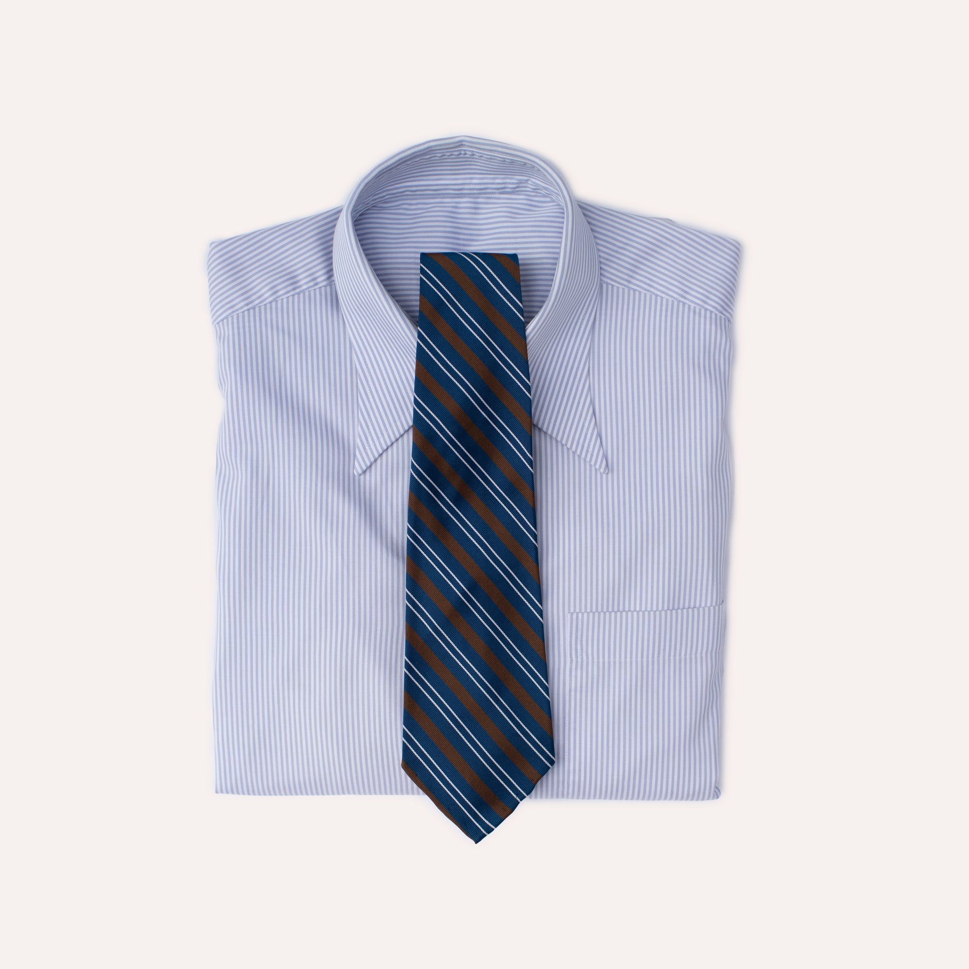 Corbata de seda Mogador enrollada a mano a rayas azules, blancas y marrones