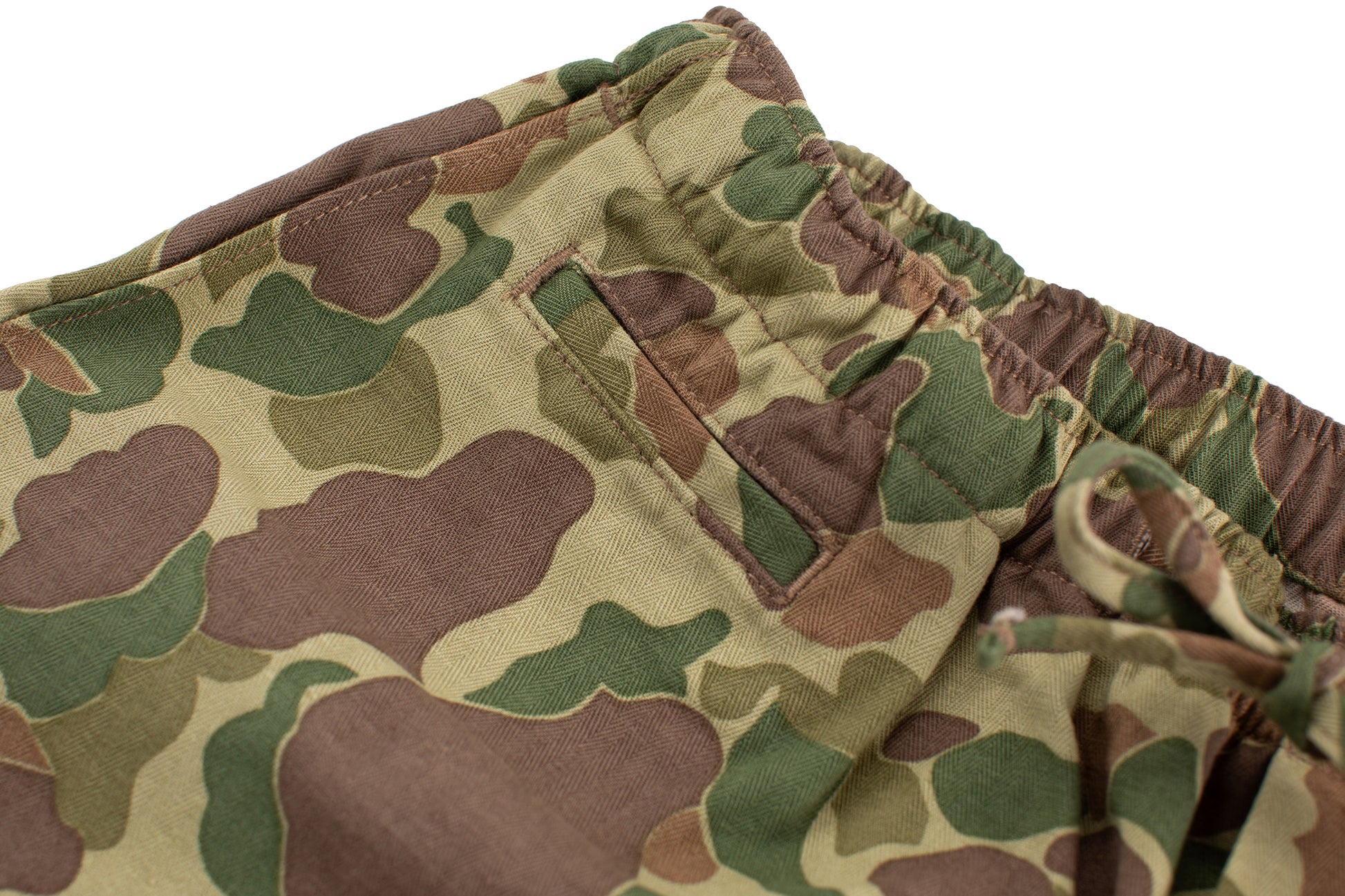 Shorts de baño Atoll Beach con estampado de camuflaje de jungla y piel de rana