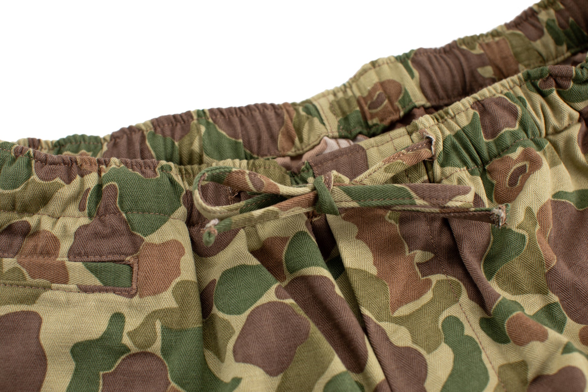 Shorts de baño Atoll Beach con estampado de camuflaje de jungla y piel de rana