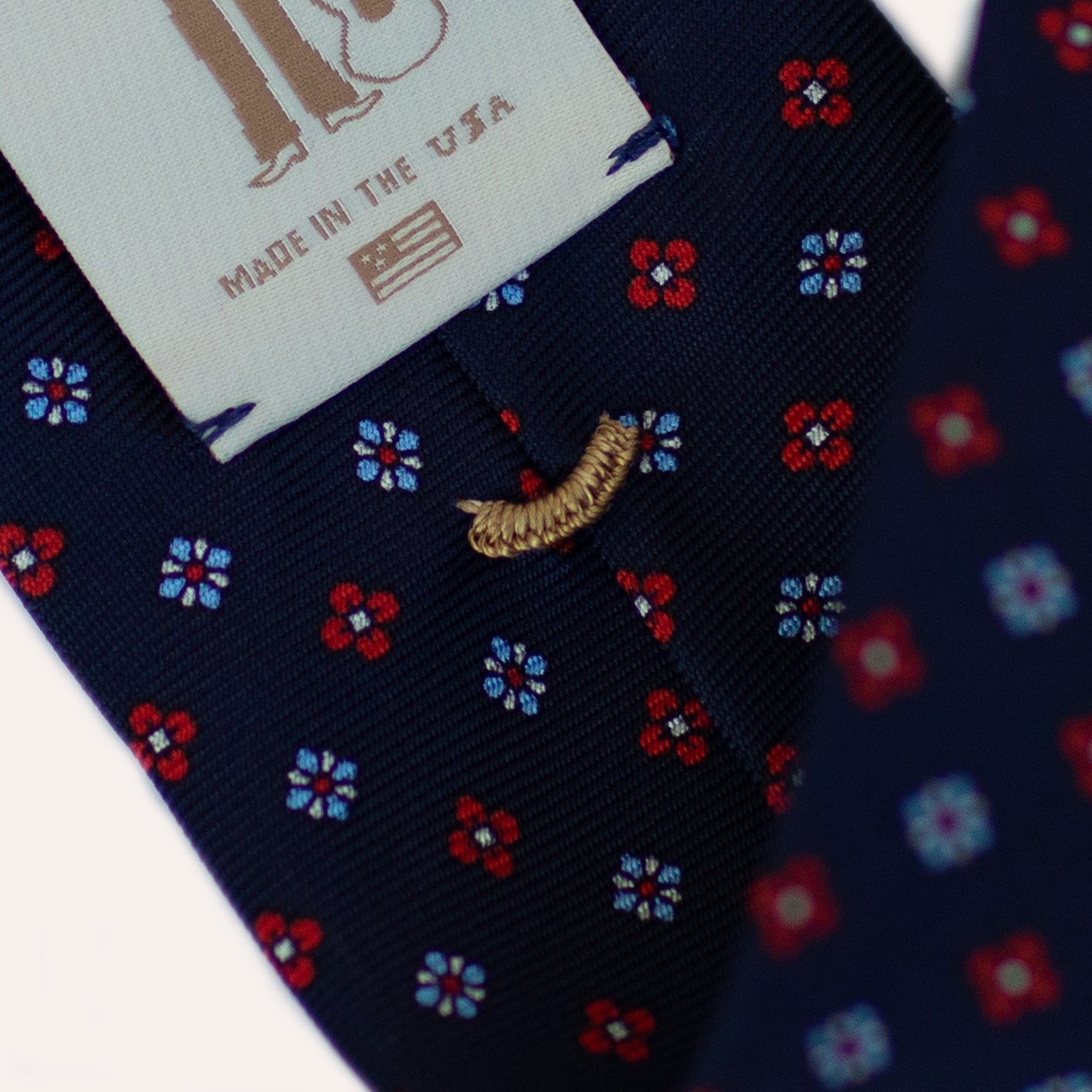Corbata de seda laminada a mano de 36 oz con estampado de fular de flores azul marino