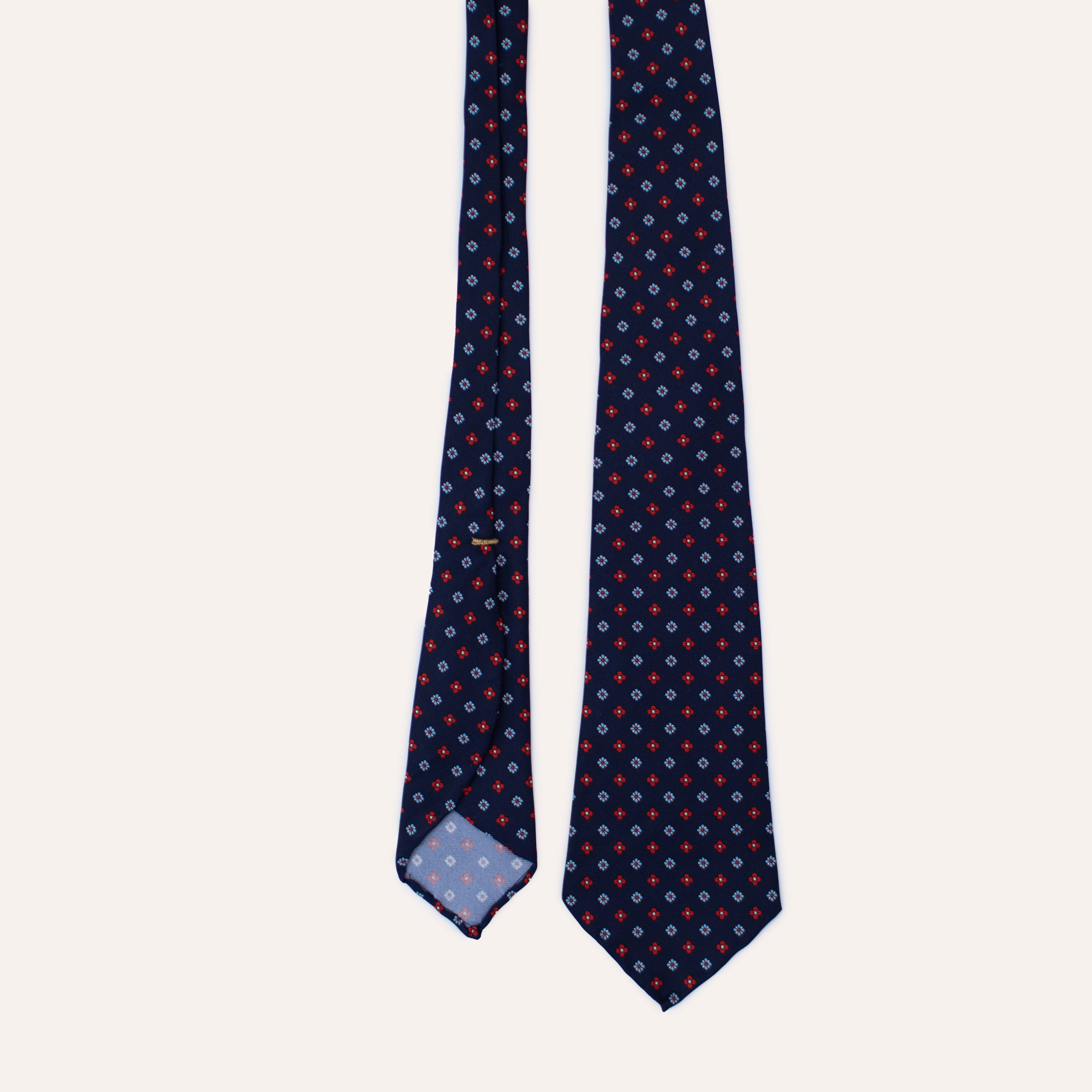 Corbata de seda laminada a mano de 36 oz con estampado de fular de flores azul marino