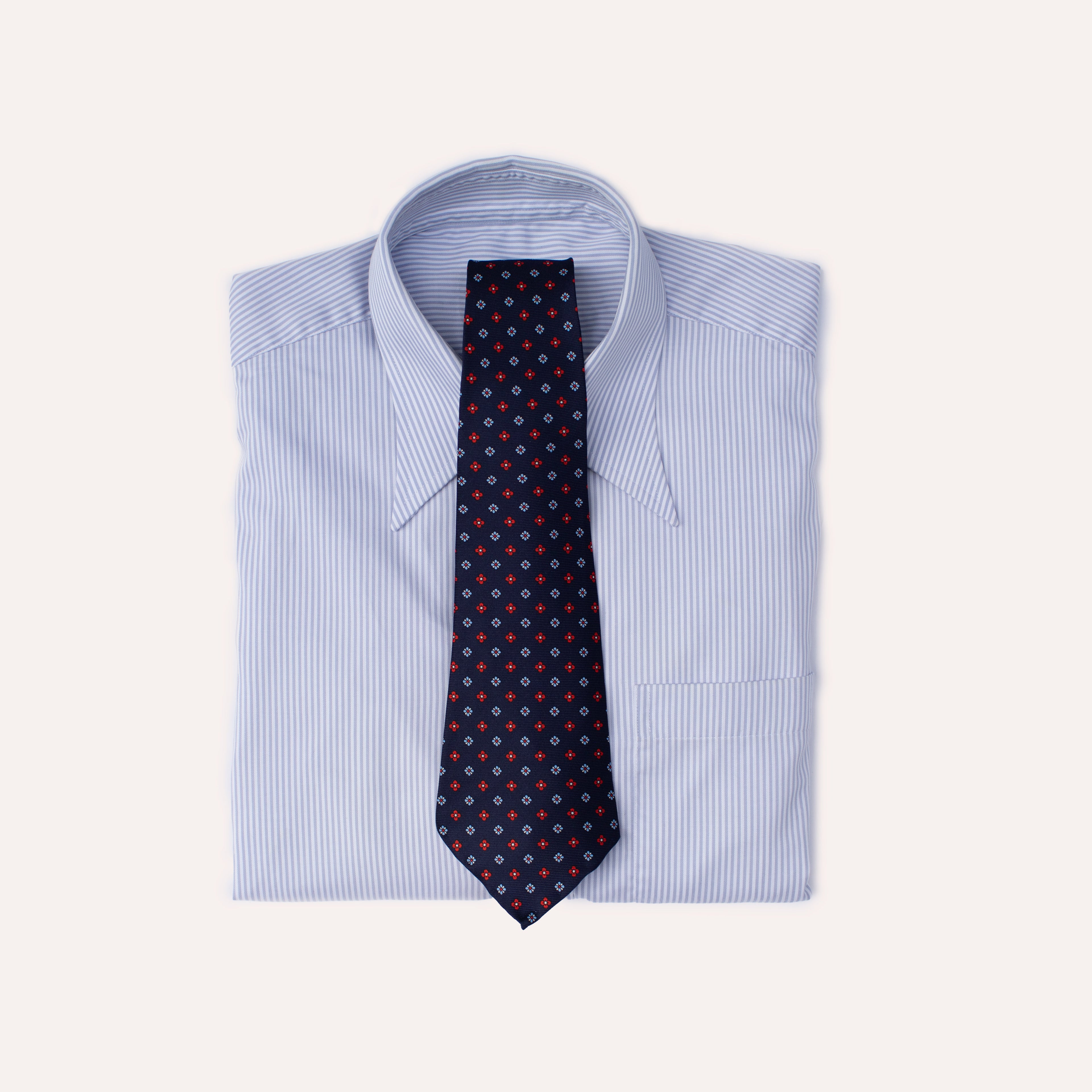 Corbata de seda laminada a mano de 36 oz con estampado de fular de flores azul marino