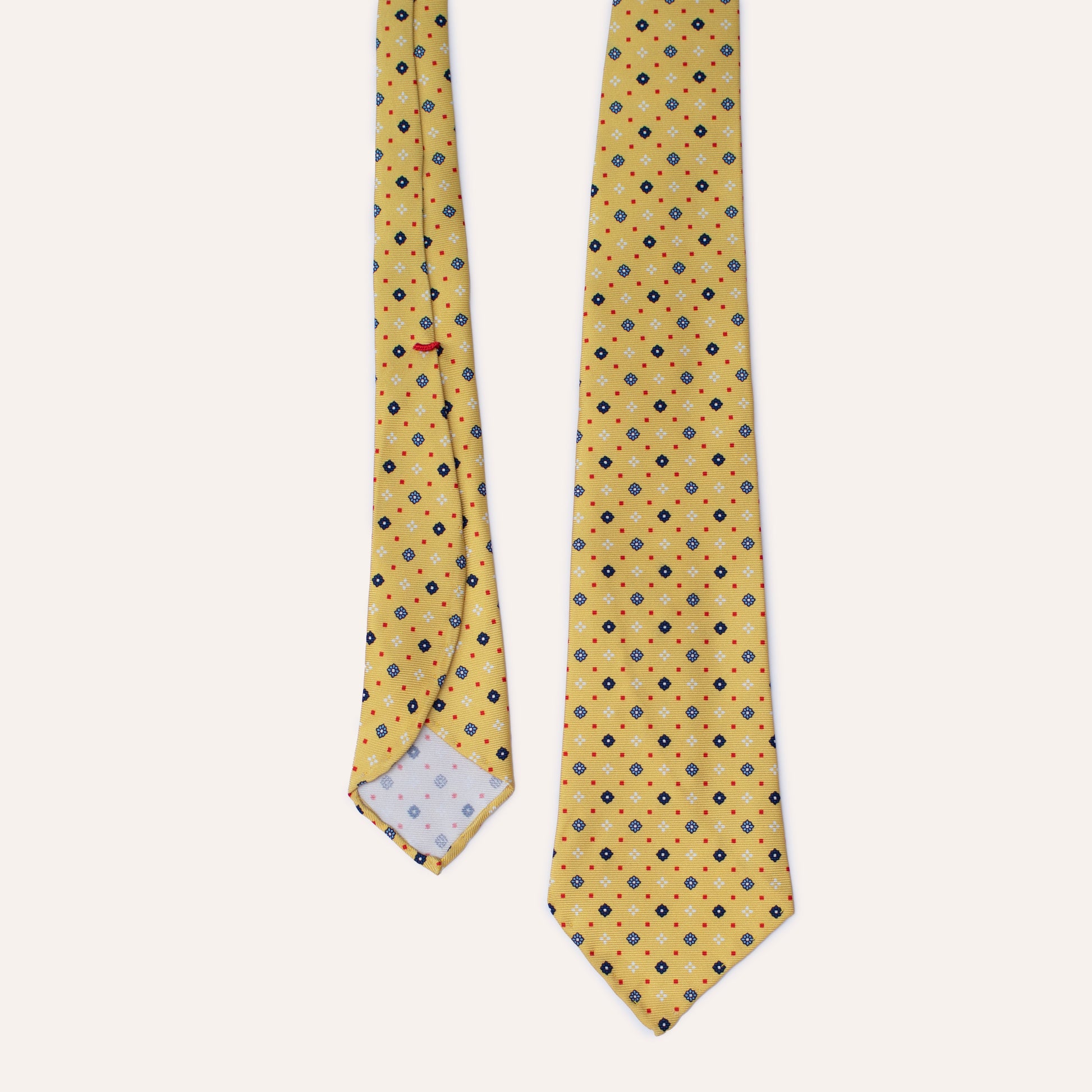 Corbata de seda laminada a mano de 36 oz con estampado de flores amarillas