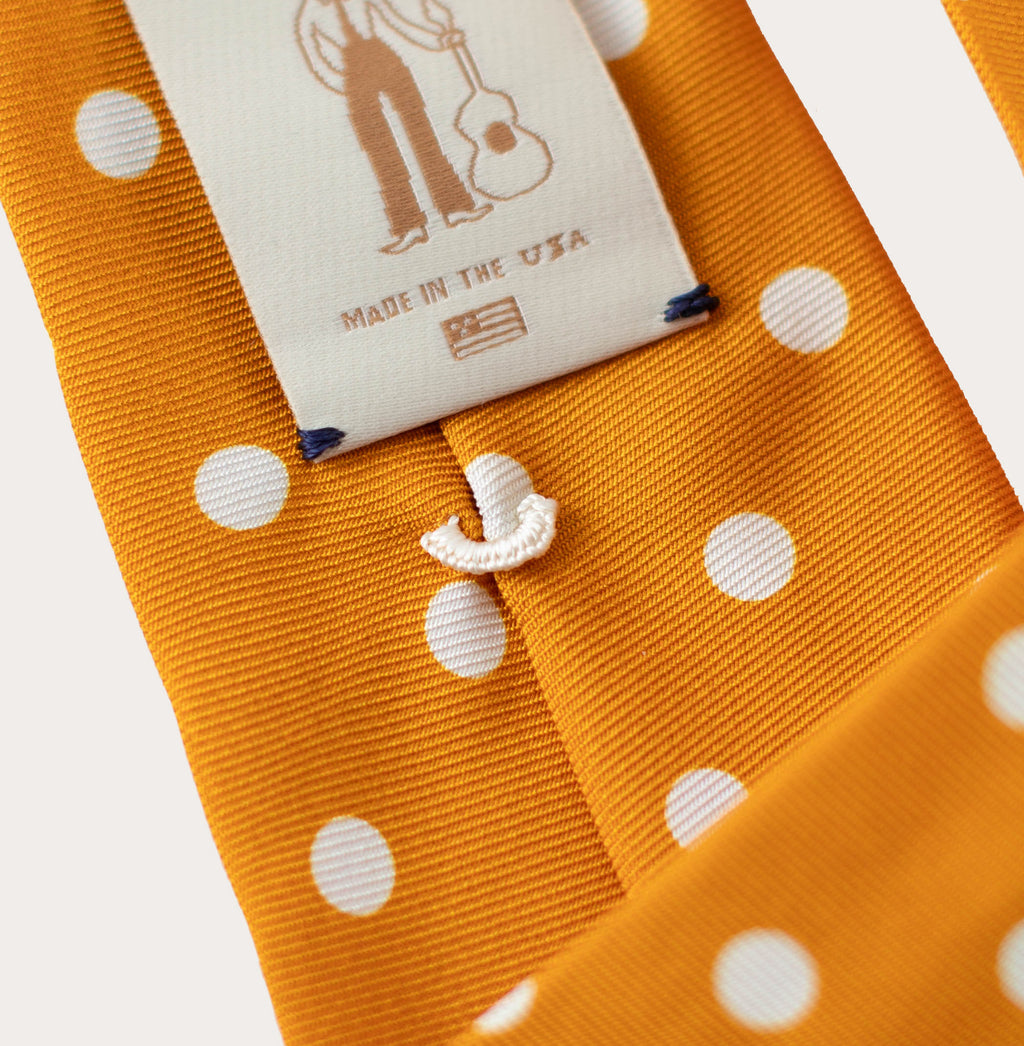 Corbata de seda laminada a mano de 36 oz con estampado de fular de flores azul marino